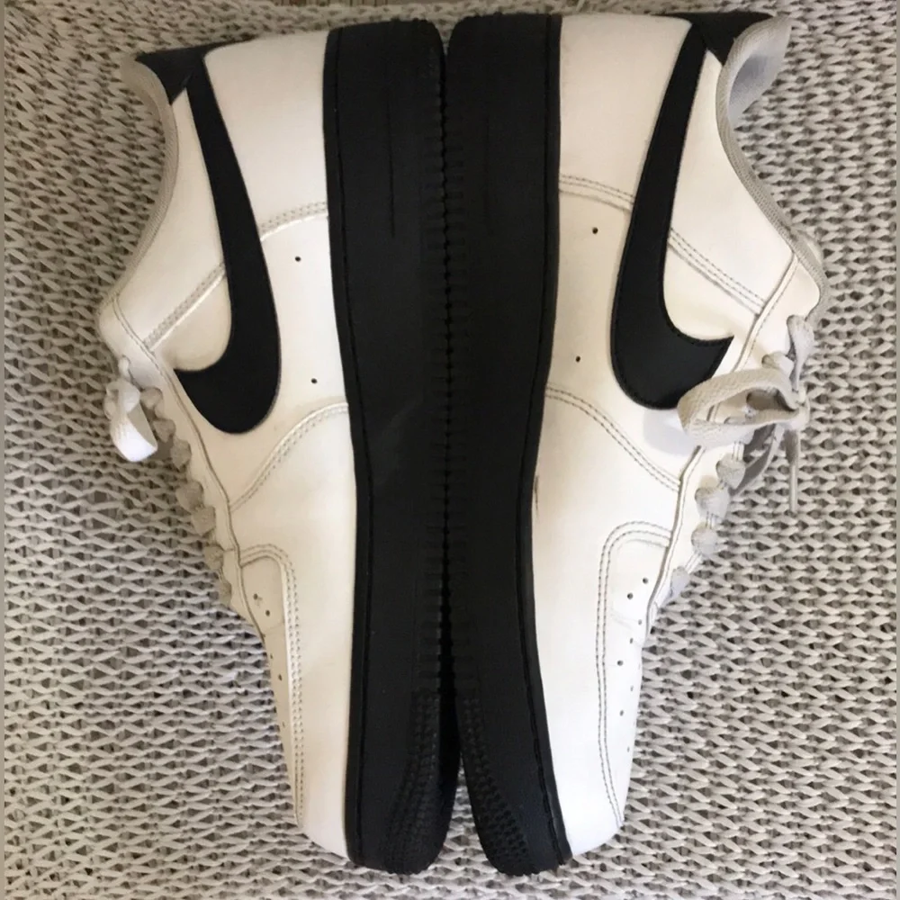 Nike Air Force 1 Low Black Sole